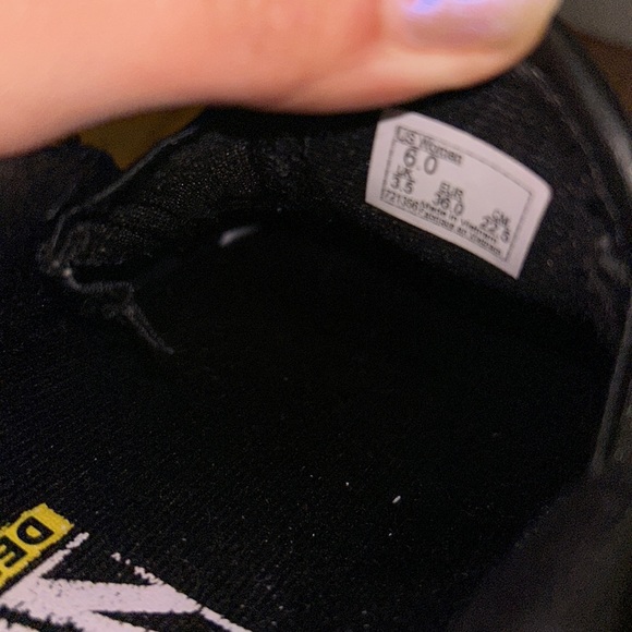 Vans Deluxe Comfort Leather Slip-On Shoes - Picture 8 of 8